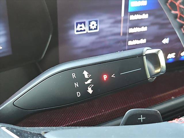 Used 2025 Chevrolet Traverse RS FWD image 10