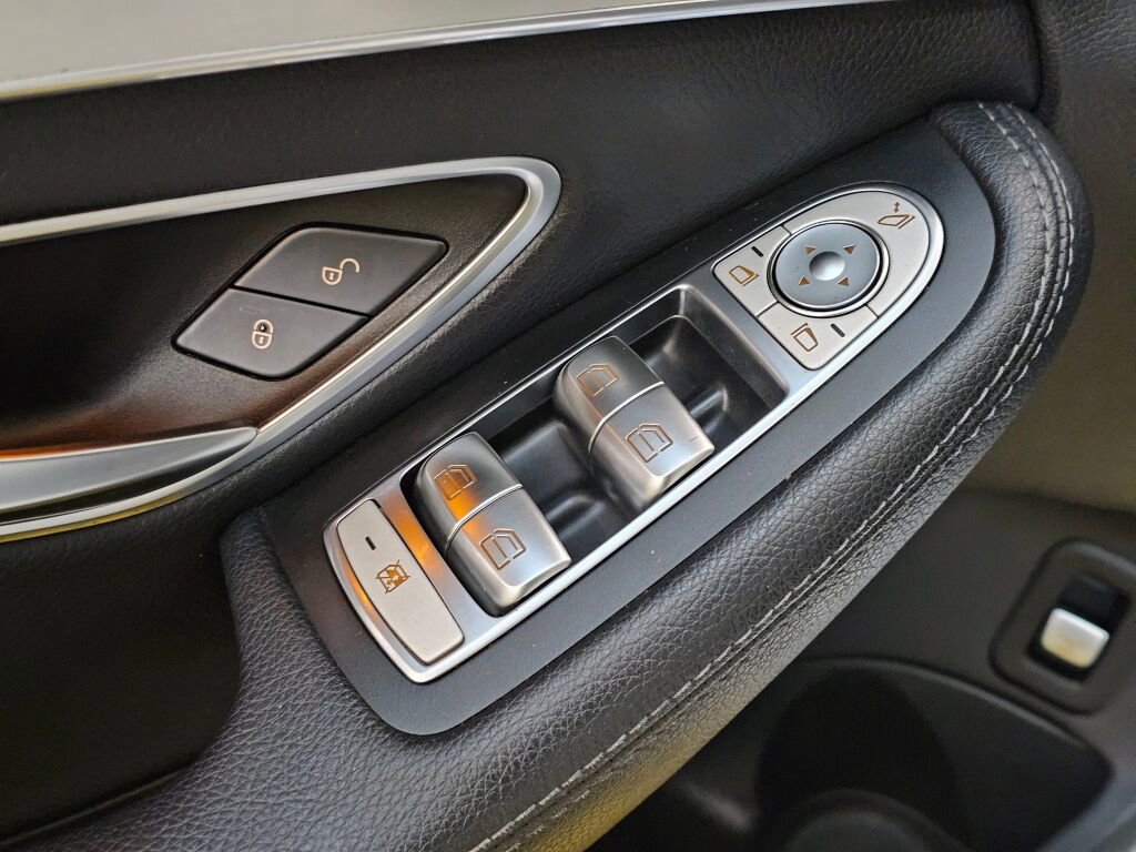 Used 2019 Mercedes-Benz C 300 Sedan image 24