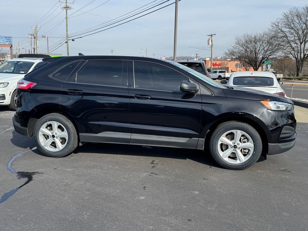 Used 2023 Ford Edge SE image 2