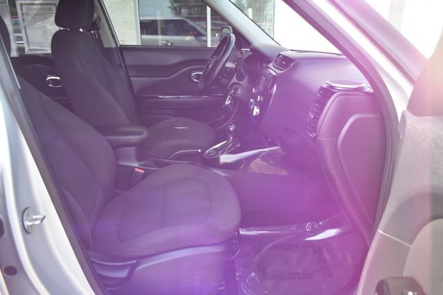 Used 2014 Kia Soul ! FWD image 34