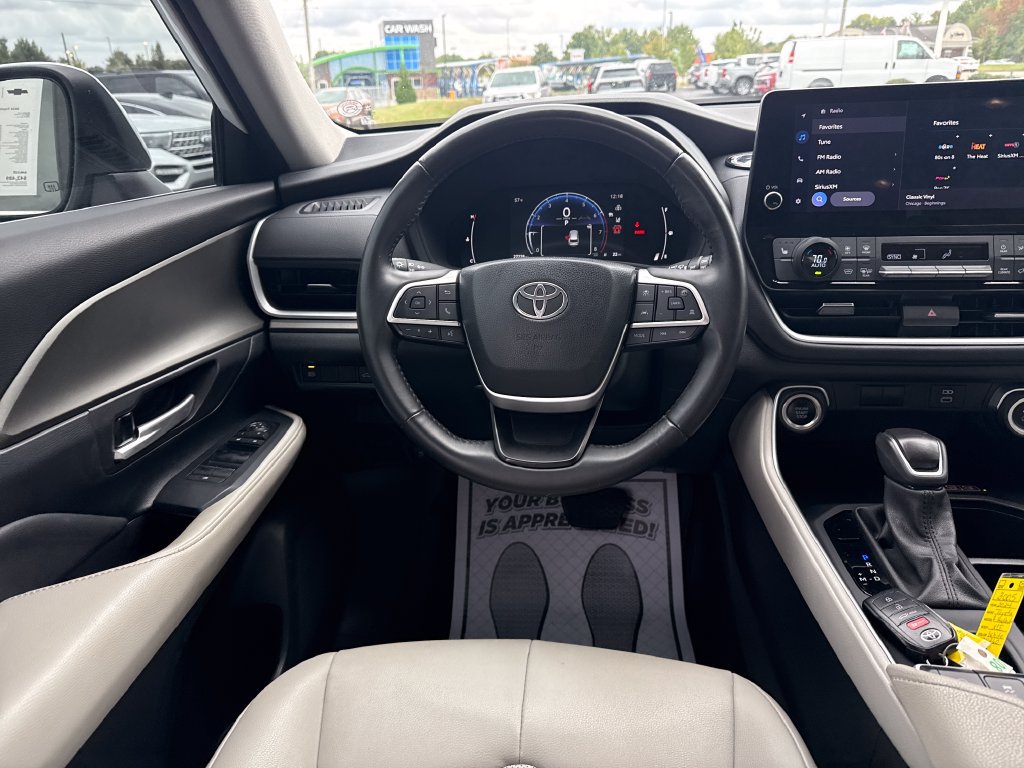 Used 2024 Toyota Grand Highlander FWD image 16
