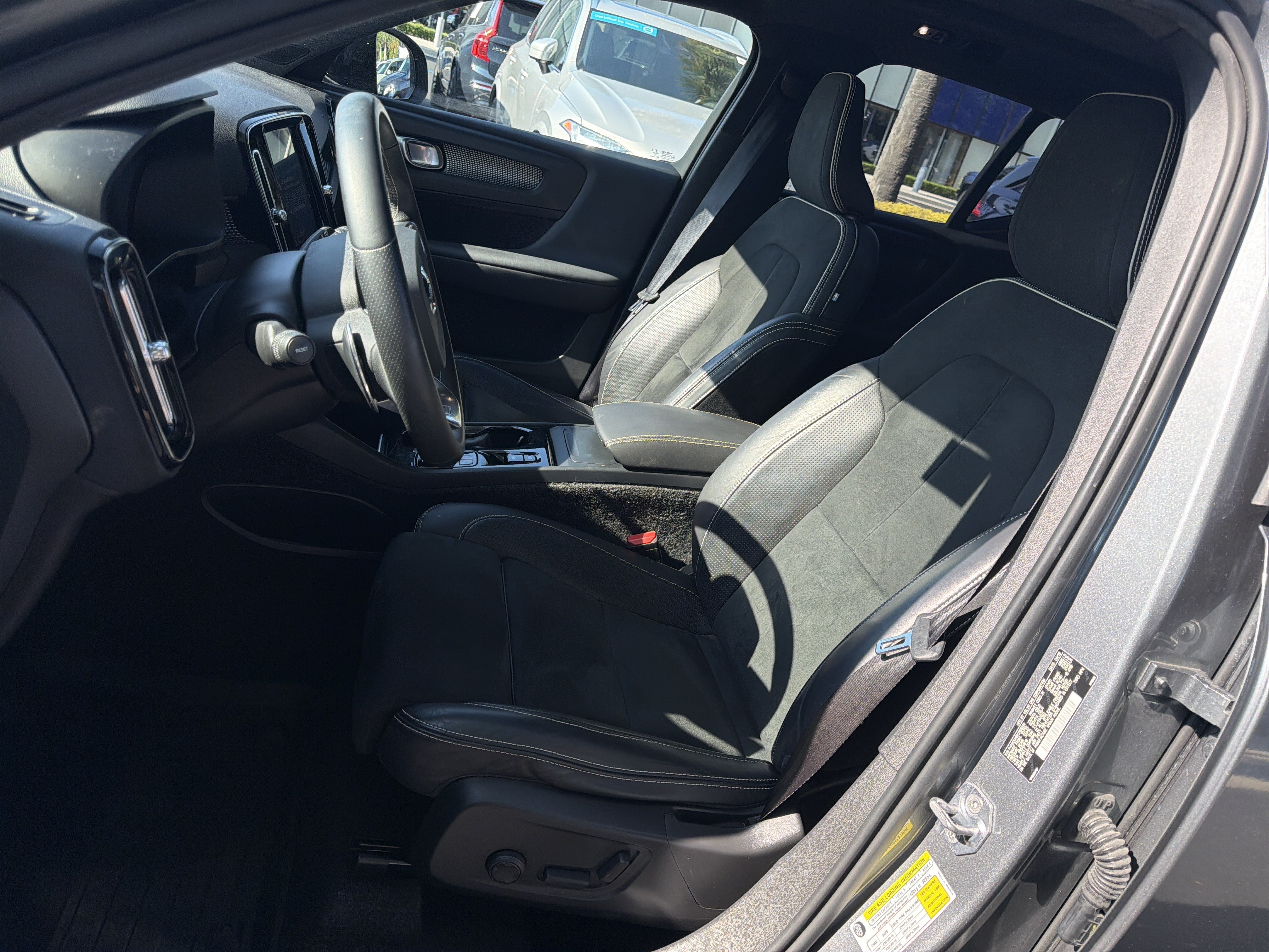 Used 2019 Volvo XC40 T5 R-Design AWD/4WD image 16