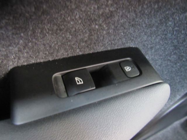 Used 2022 Volvo XC40 P8 Recharge Plus image 32