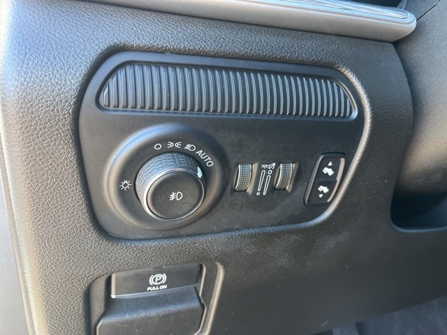 Used 2024 Jeep Wagoneer L Series II w/ Flexible Seating Group image 25