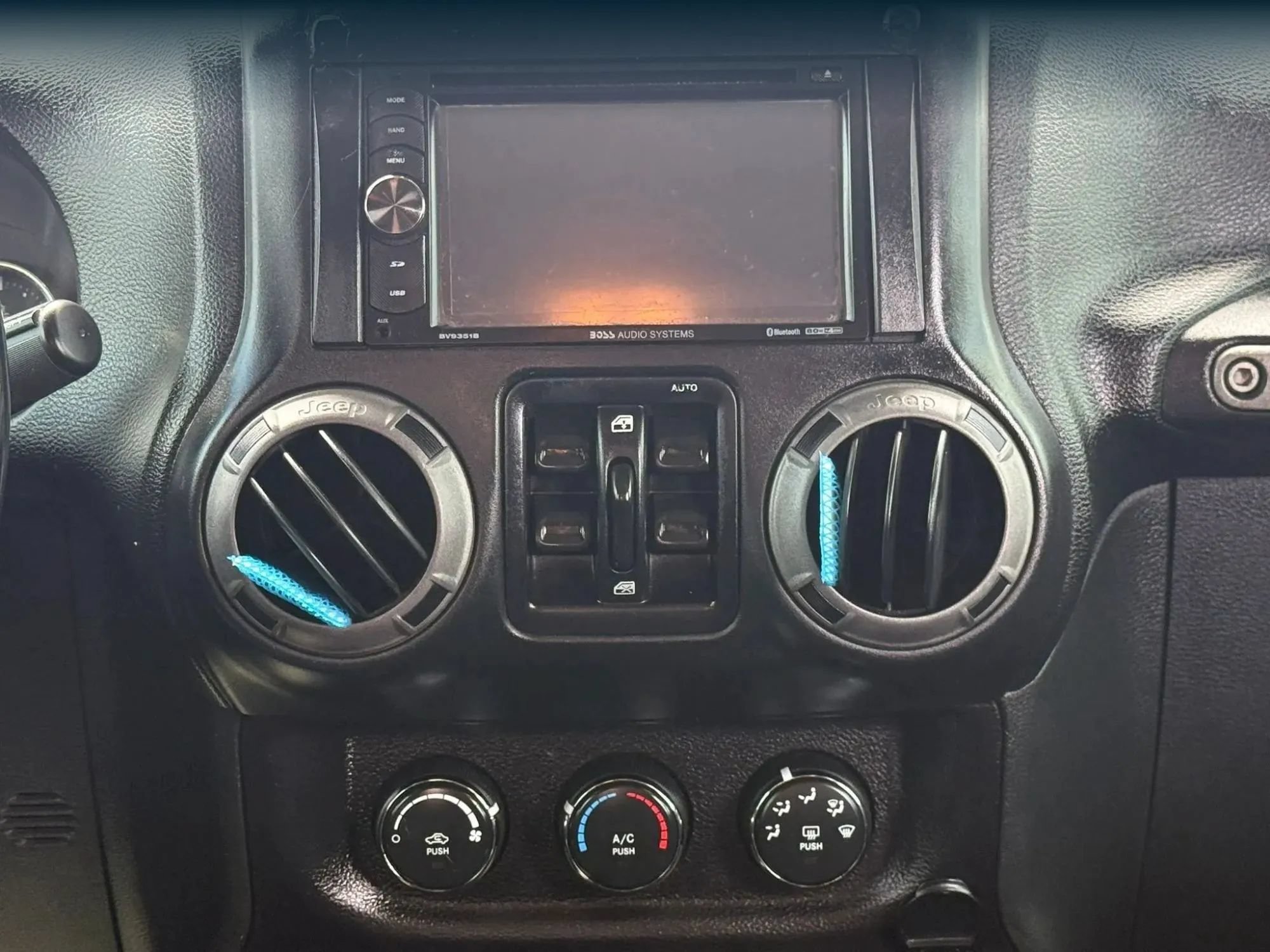 Used 2015 Jeep Wrangler Unlimited Sport w/ Quick Order Package 24S AWD/4WD image 24