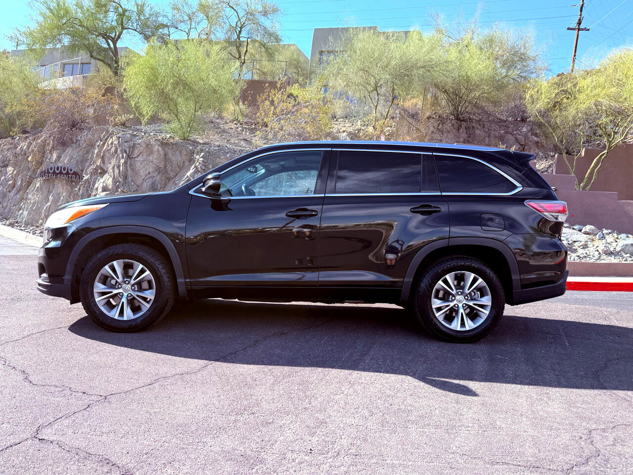 Used 2015 Toyota Highlander XLE image 3