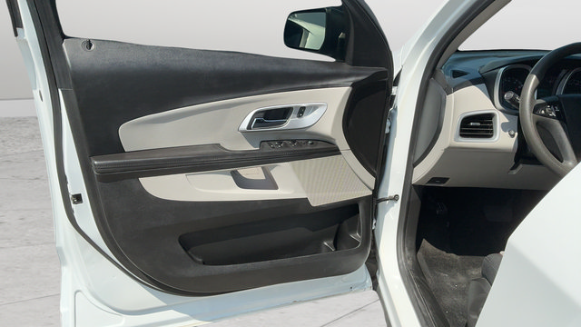 Used 2017 Chevrolet Equinox LS FWD image 18