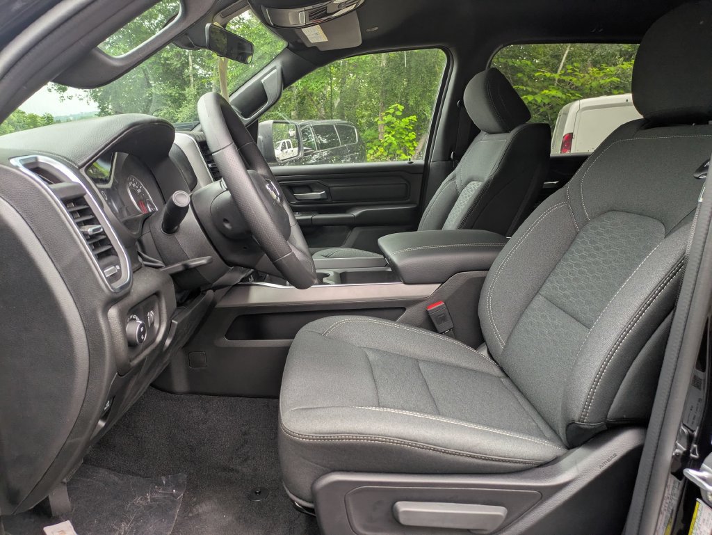 New 2026 RAM 1500 Express AWD/4WD image 12