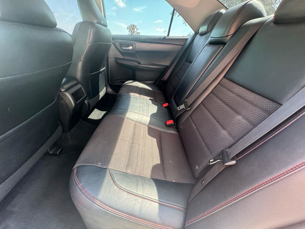 Used 2016 Toyota Camry SE FWD image 16