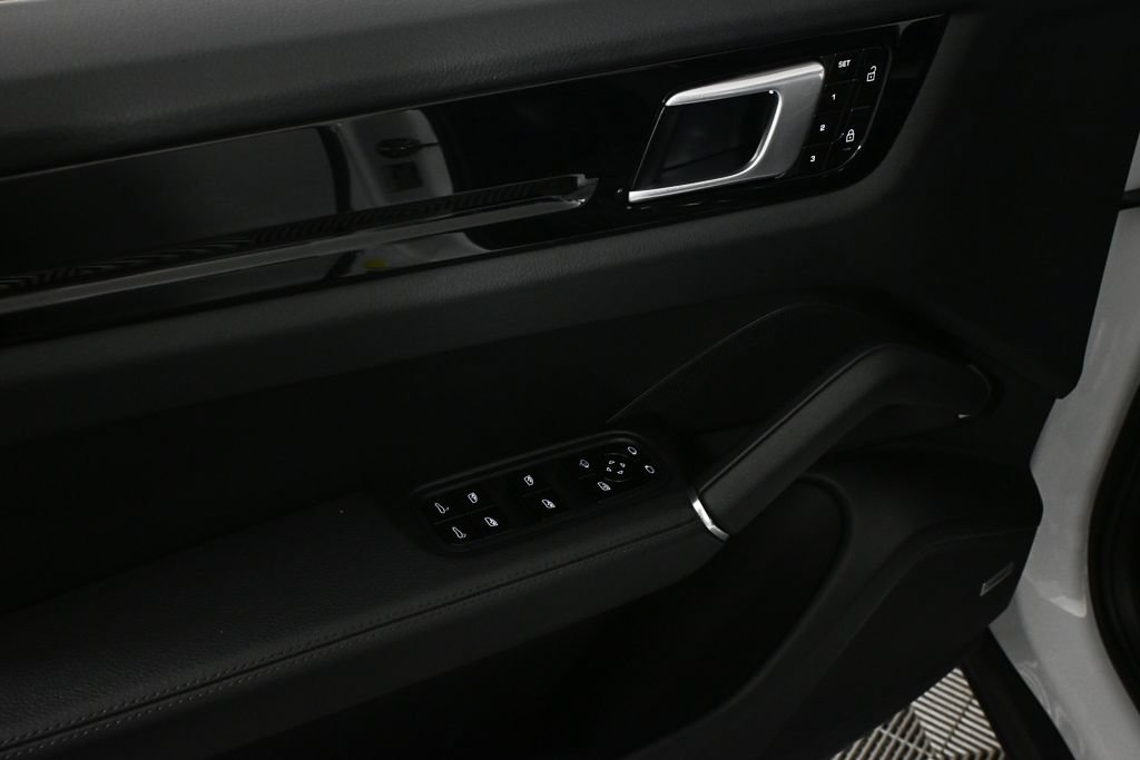 Used 2020 Porsche Cayenne AWD/4WD image 8