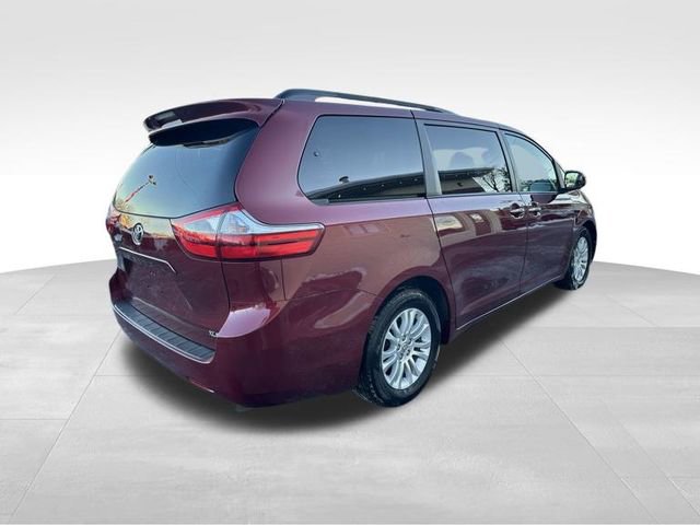 Used 2015 Toyota Sienna XLE image 24