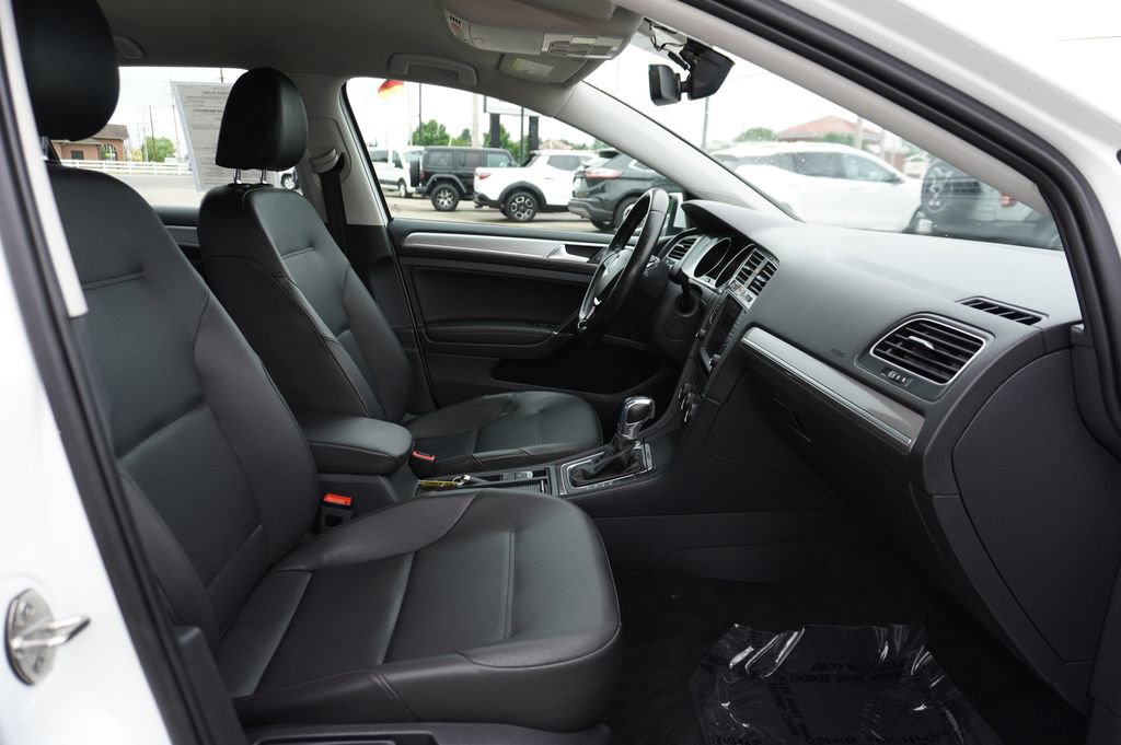 Used 2016 Volkswagen e-Golf SEL Premium w/ Driver Assistance Package FWD image 28