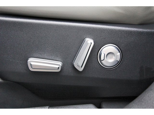 Used 2026 Lincoln Nautilus Premier AWD/4WD image 34