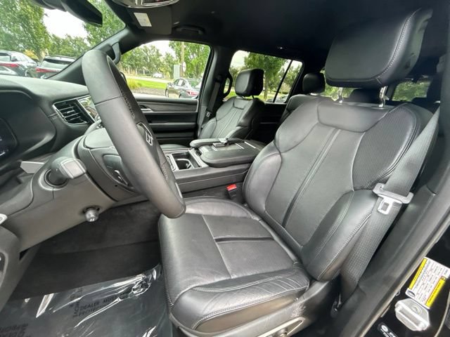 Used 2024 Jeep Wagoneer Series II w/ Flexible Seating Group AWD/4WD image 12
