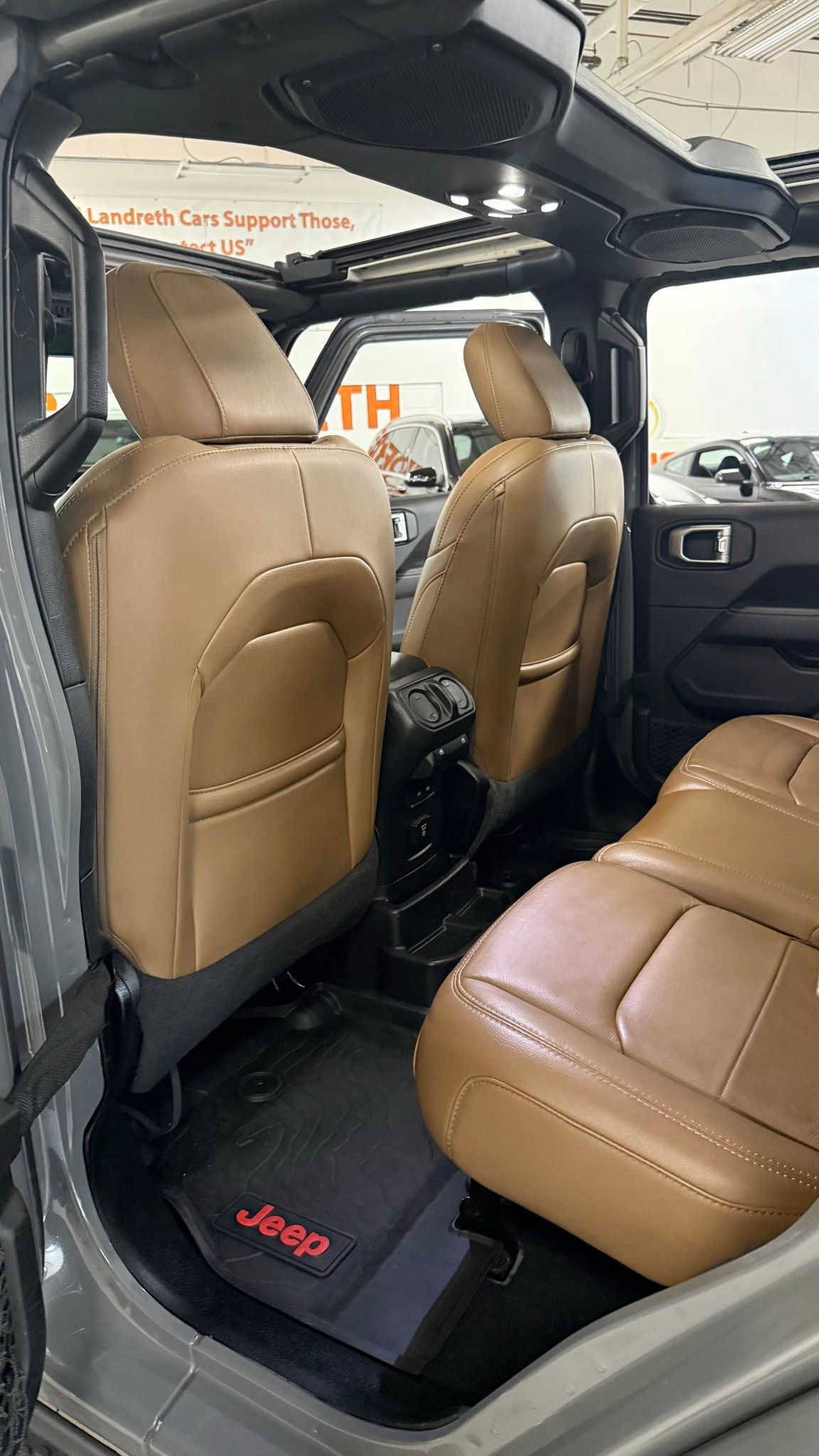 Used 2021 Jeep Wrangler Unlimited Sahara image 34