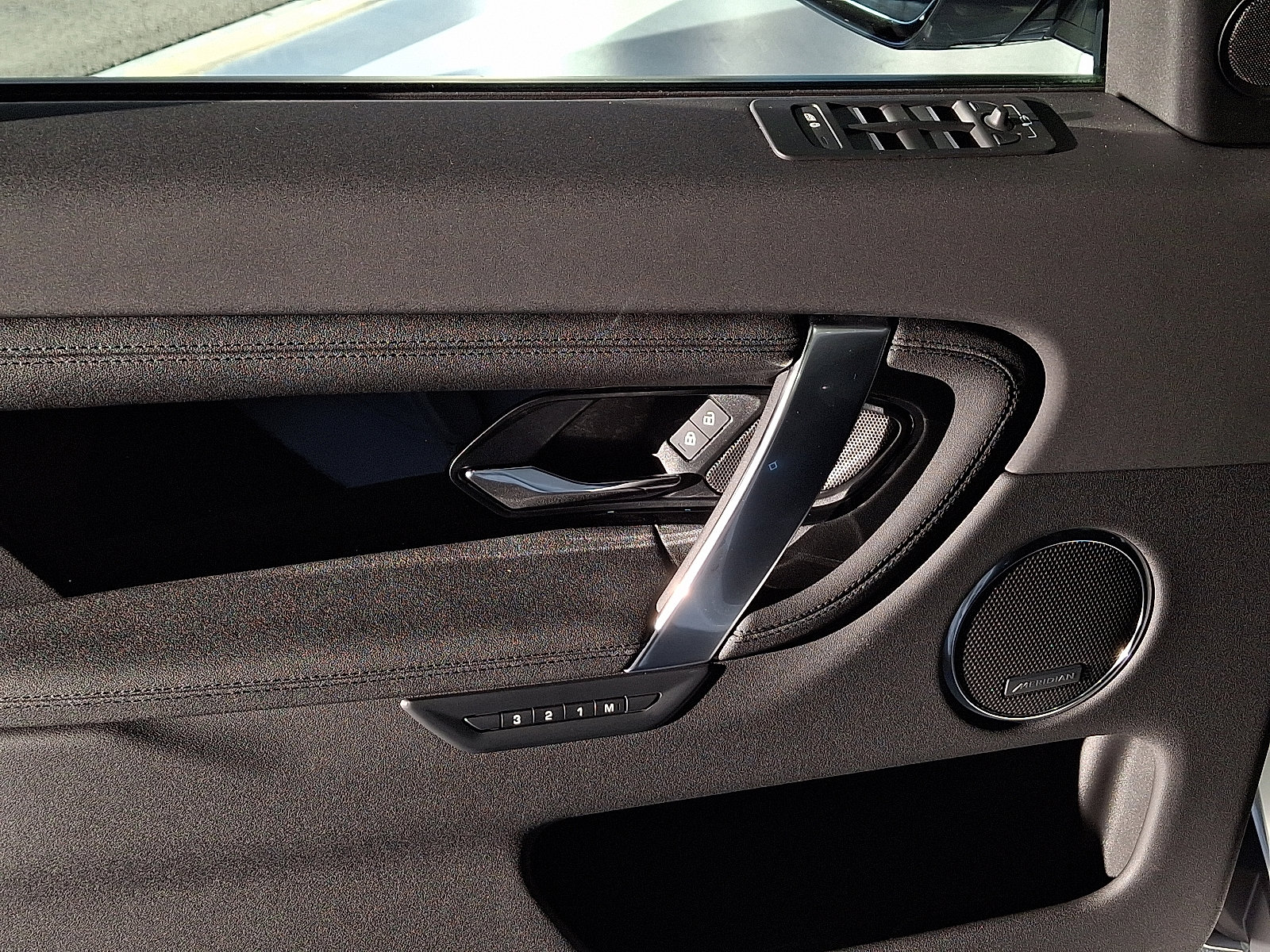 Certified 2025 Land Rover Discovery Sport S image 12