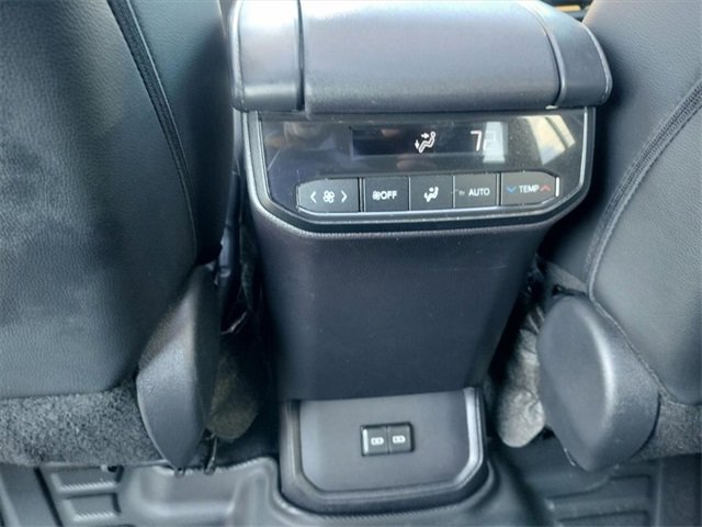 Used 2024 Toyota Highlander XSE image 22