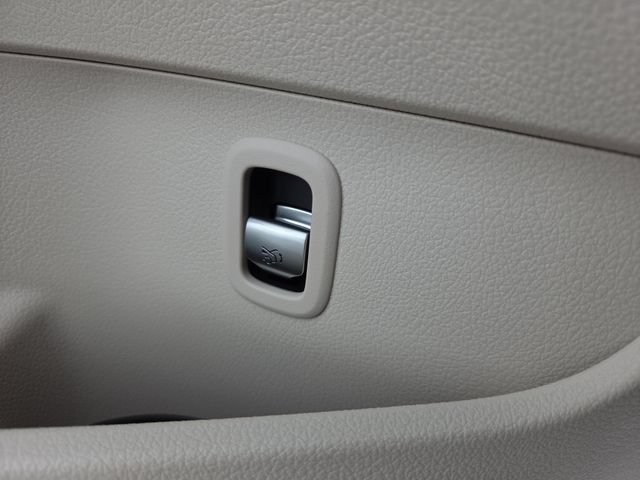 New 2026 Mercedes-Benz C 300 4MATIC Sedan image 19