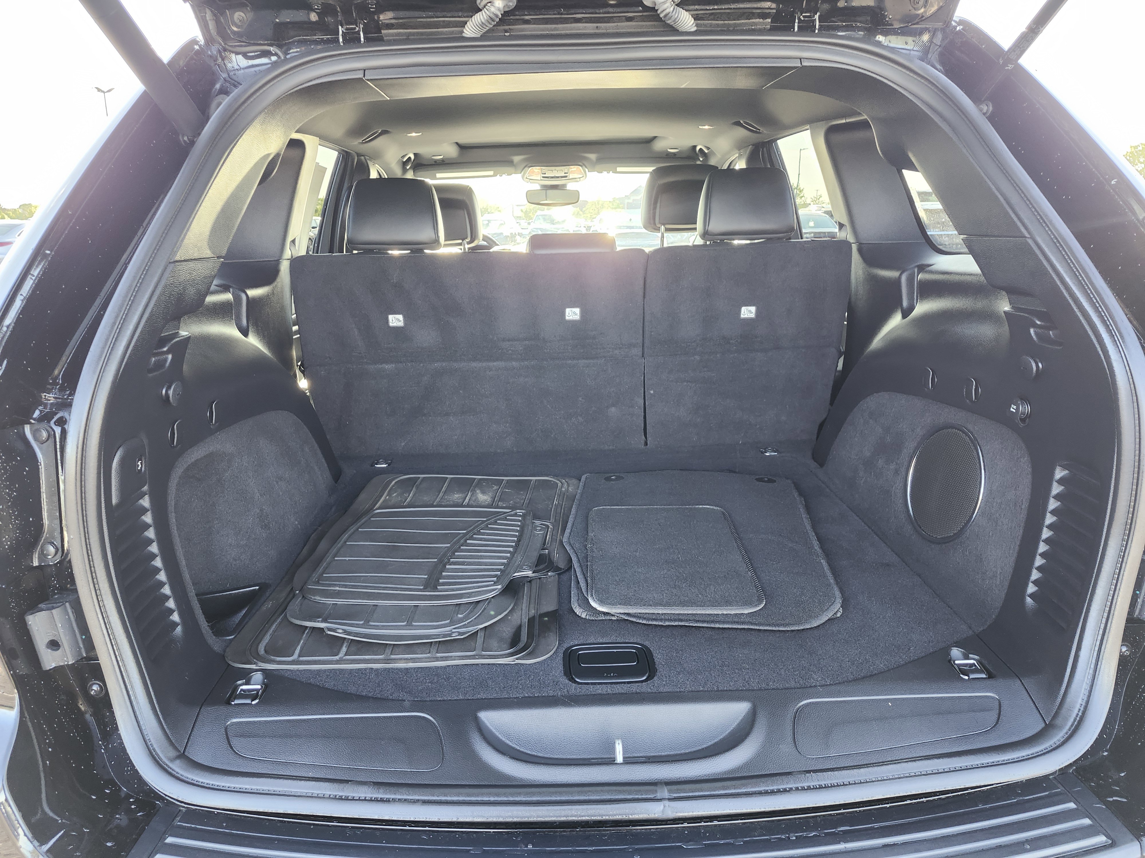 Used 2019 Jeep Grand Cherokee Altitude AWD/4WD image 24