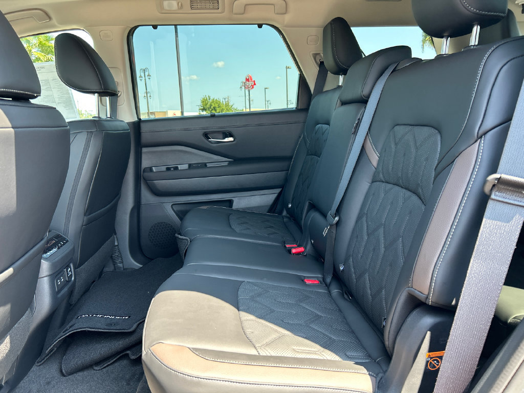 New 2026 Nissan Pathfinder Platinum w/ Cargo Package FWD image 33