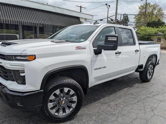 Used 2024 Chevrolet Silverado 2500 Custom w/ Custom Value Package image 1