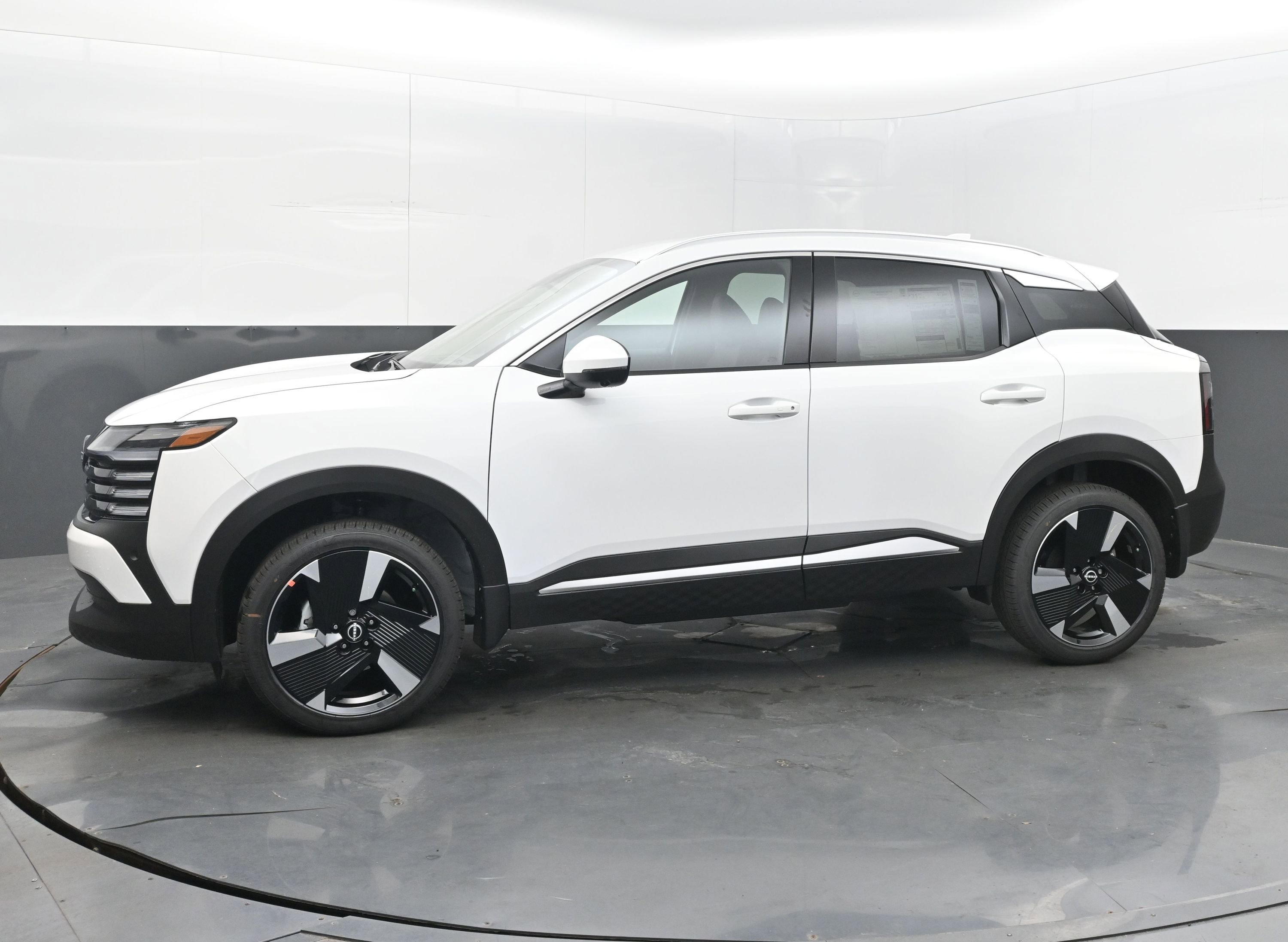 New 2025 Nissan Kicks SR image 4