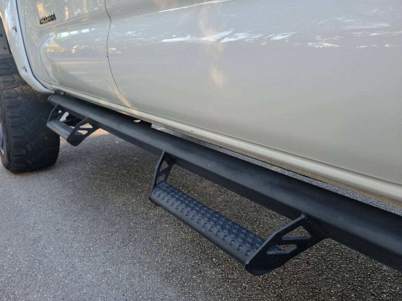 Used 2017 Toyota Tacoma SR5 w/ Tow Package RWD image 19