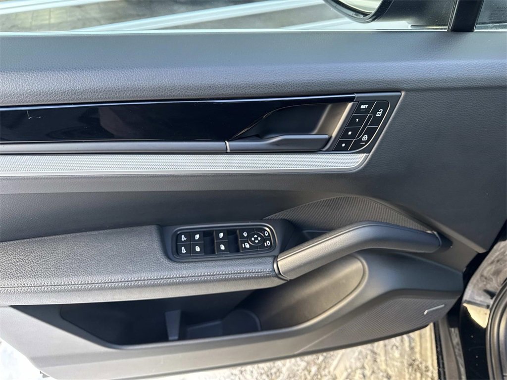 Used 2024 Porsche Cayenne Base image 16