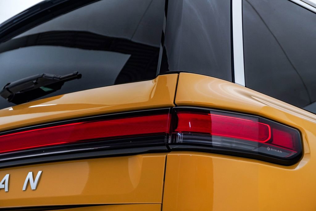 Used 2023 Rivian R1S Adventure image 13