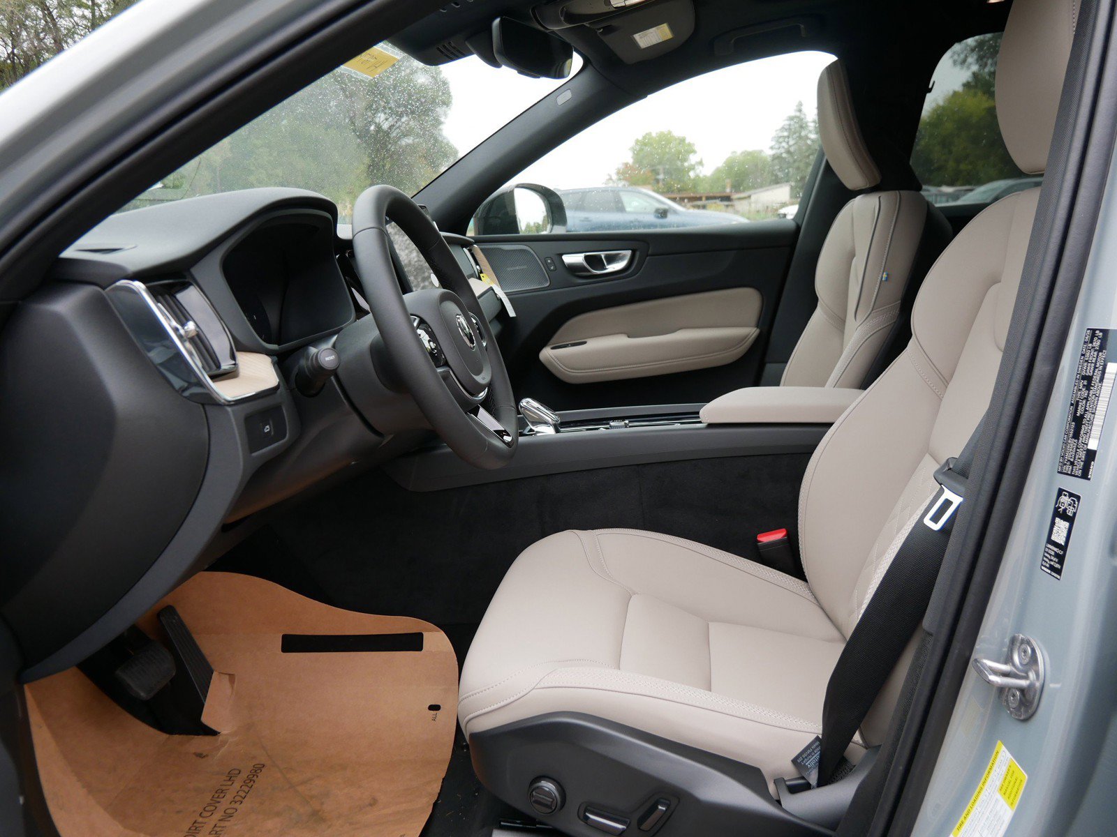 New 2027 Volvo XC60 B5 Plus AWD/4WD image 5