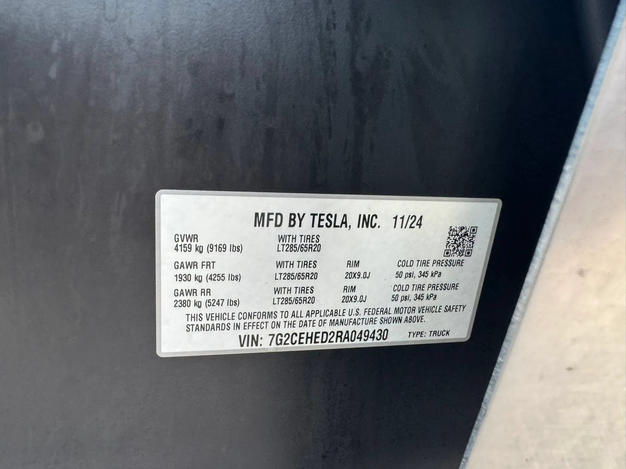 Used 2024 Tesla Cybertruck AWD Crew Cab image 44