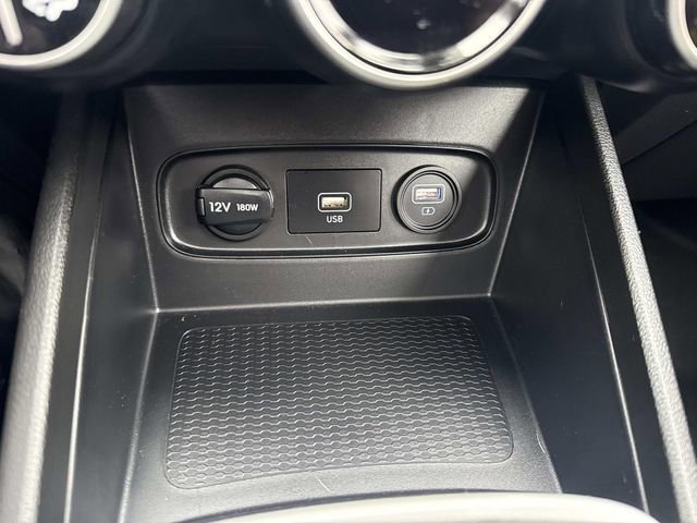 Certified 2021 Hyundai Venue SEL w/ Premium Package image 32