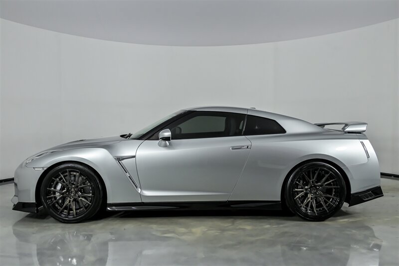 Used 2020 Nissan GT-R Premium AWD/4WD image 8