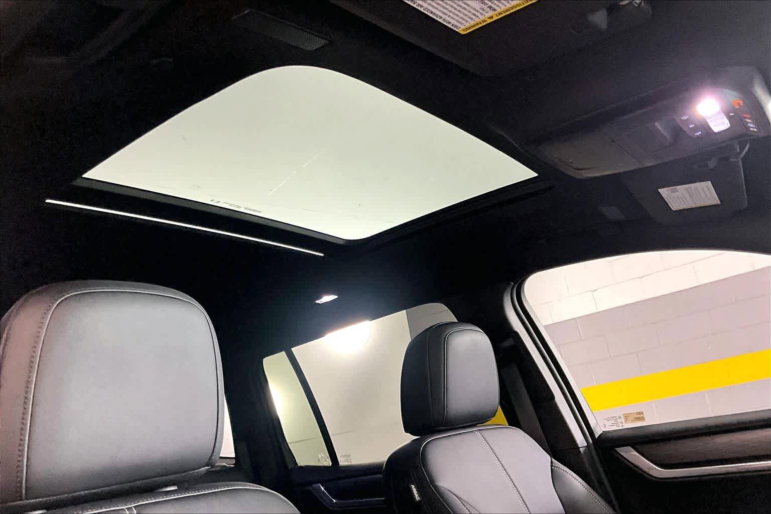 Used 2025 GMC Acadia Elevation w/ Elevation Premium Package FWD image 14