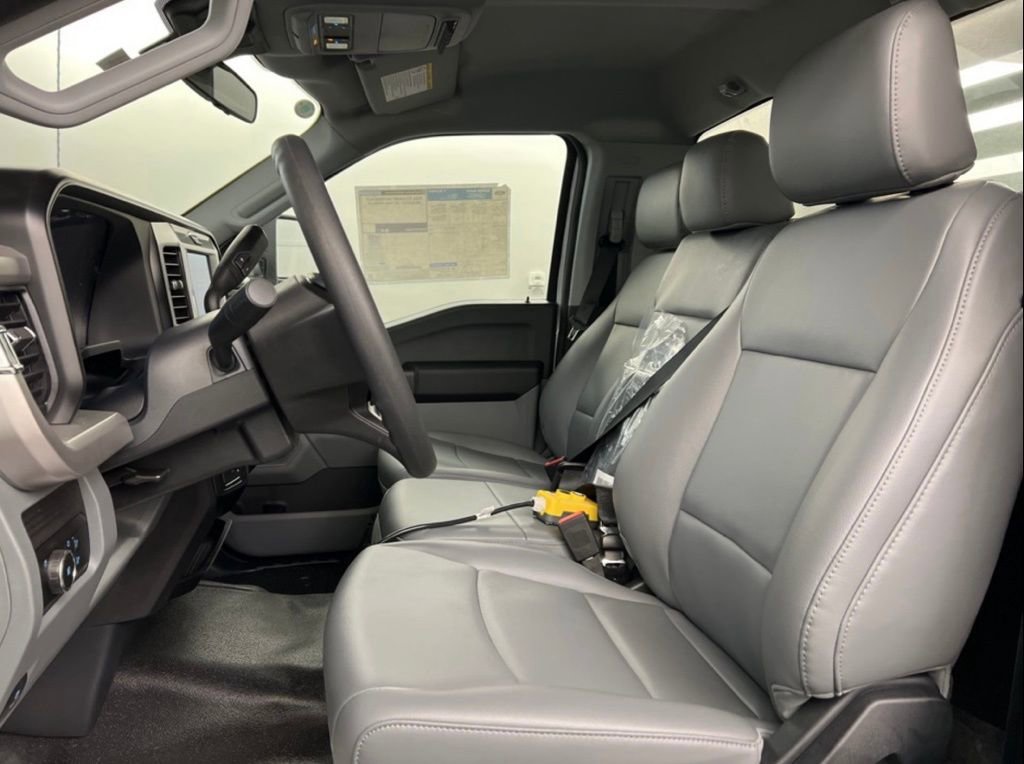 New 2025 Ford F550 4x4 Regular Cab Super Duty image 25