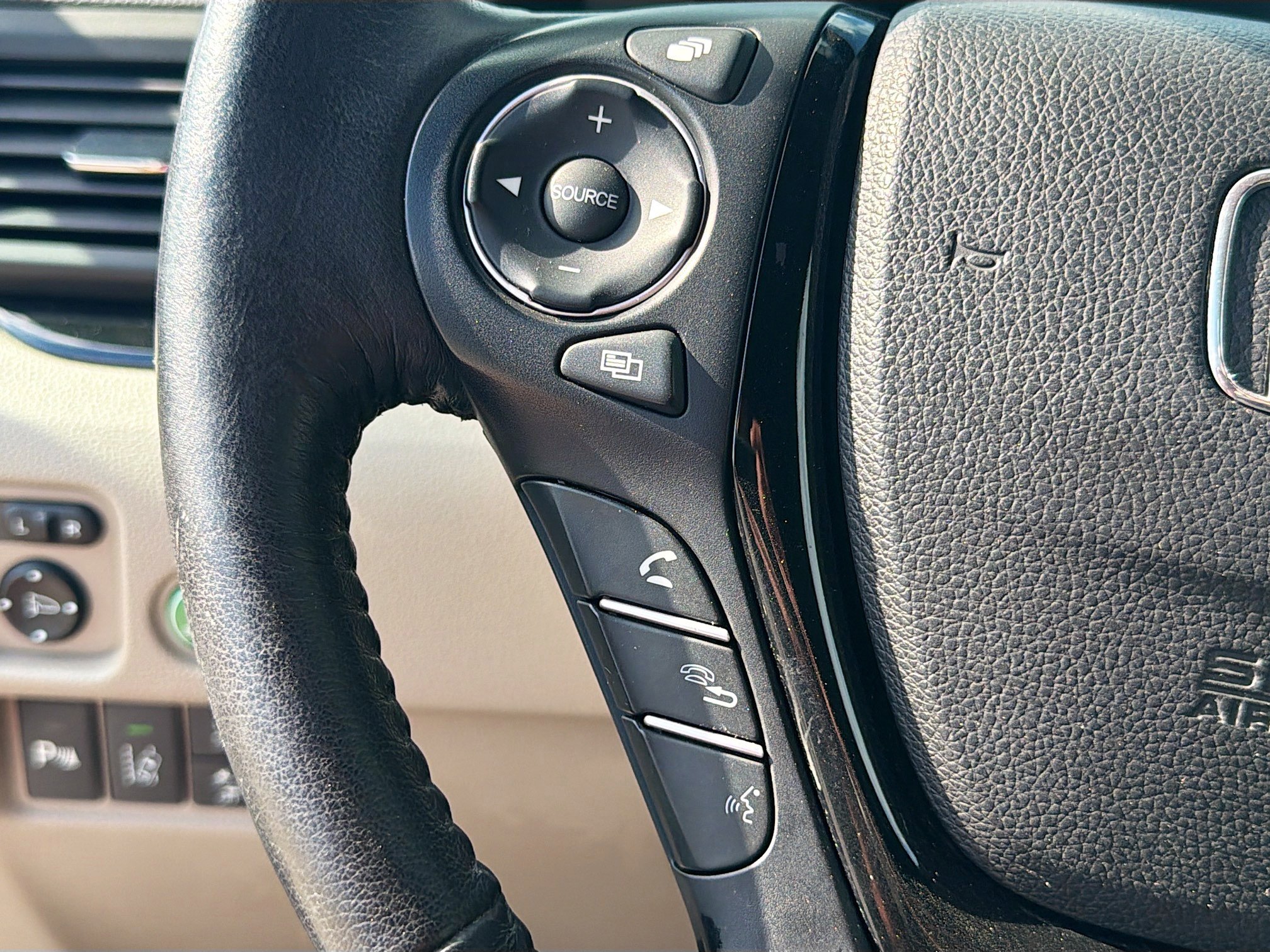 Used 2016 Honda Pilot Touring image 35