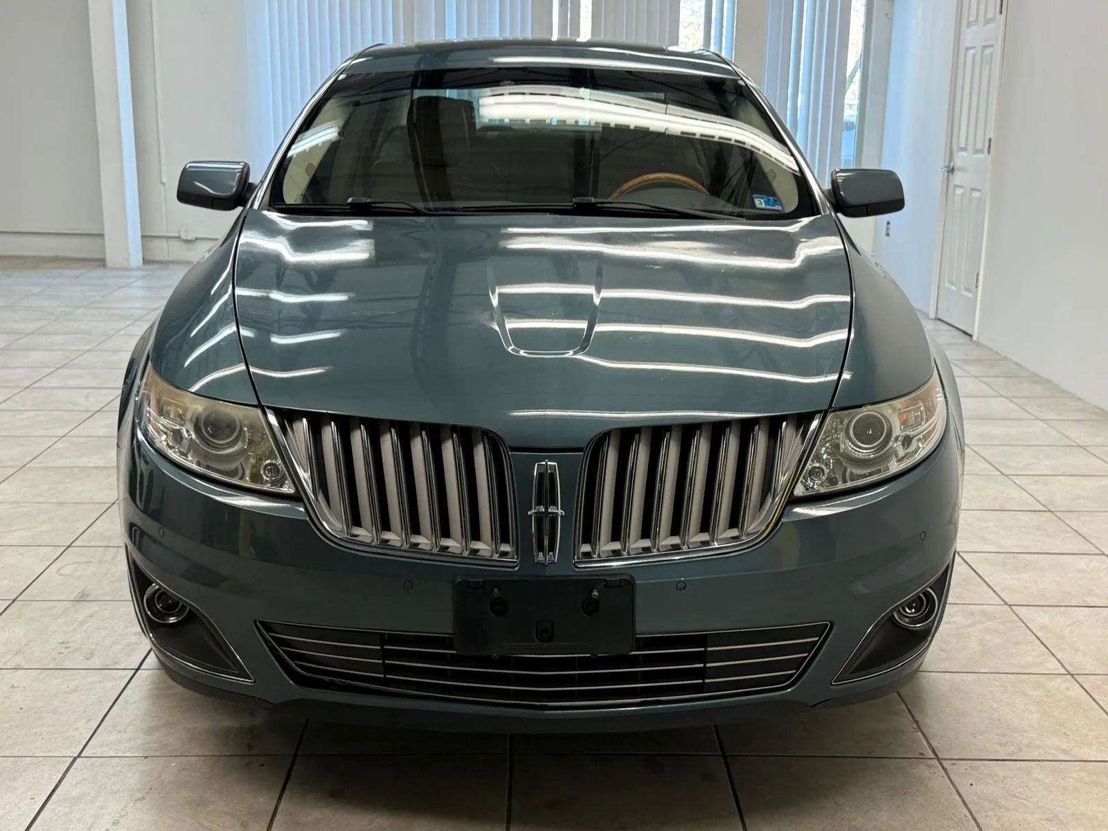 Used 2010 Lincoln MKS image 2
