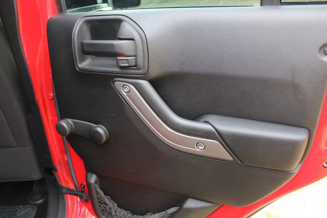 Used 2015 Jeep Wrangler Unlimited Sport w/ Connectivity Group AWD/4WD image 22