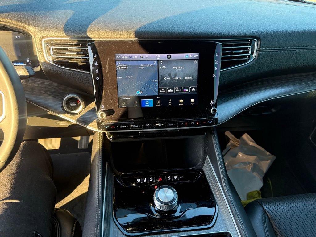 Used 2024 Jeep Wagoneer L Series II image 9