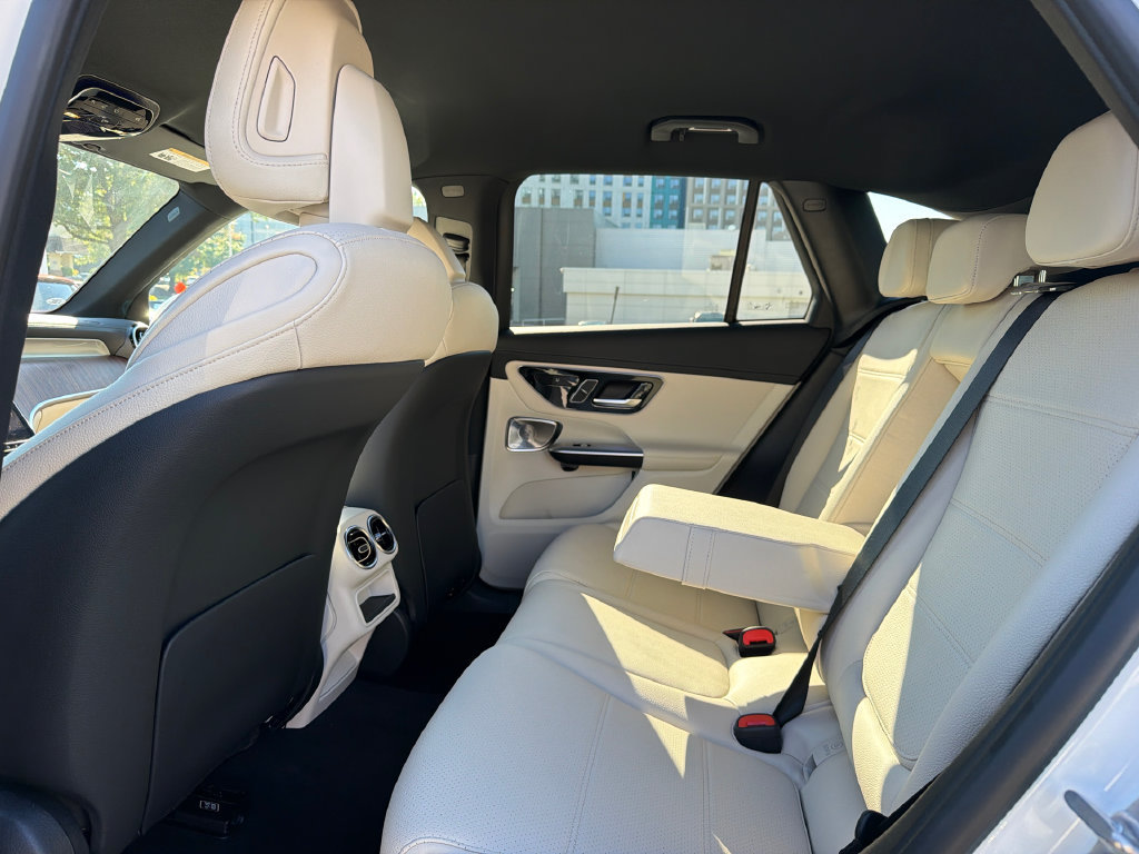 Used 2024 Mercedes-Benz GLC 300 4MATIC image 20
