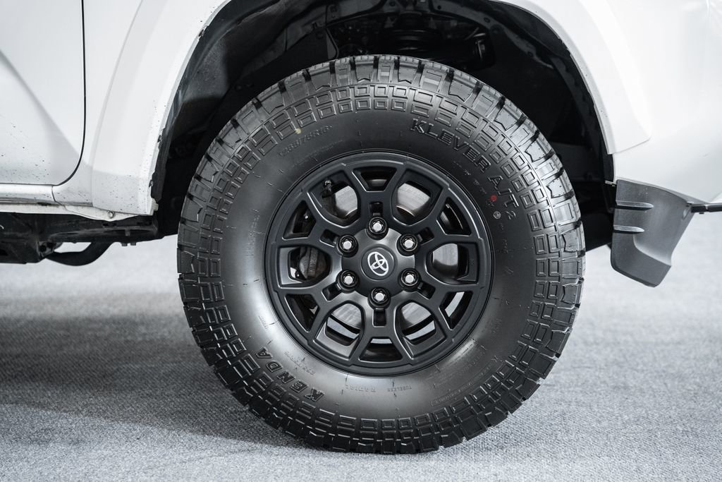 Used 2020 Toyota Tacoma SR5 image 17