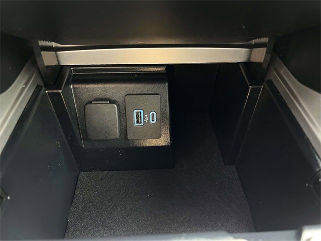 Used 2022 Ford Explorer XLT w/ Equipment Group 202A image 22