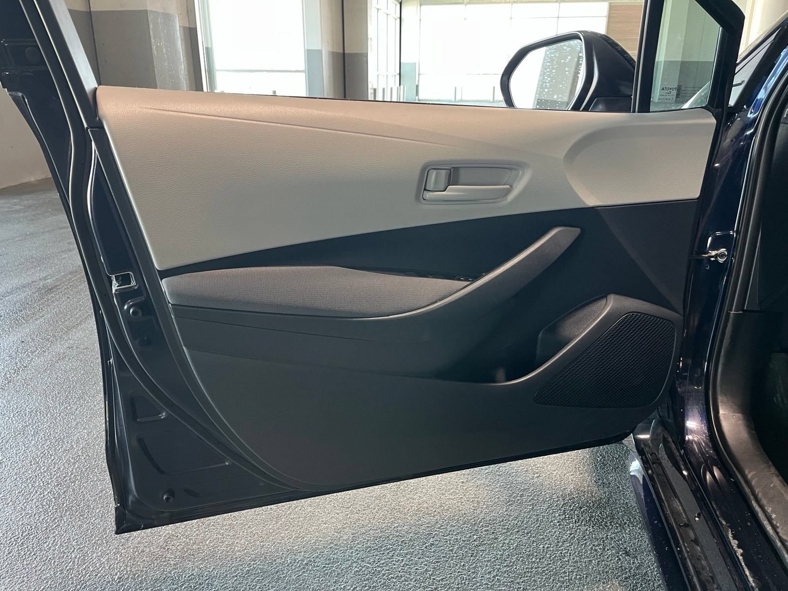 Used 2025 Toyota Corolla LE FWD image 17