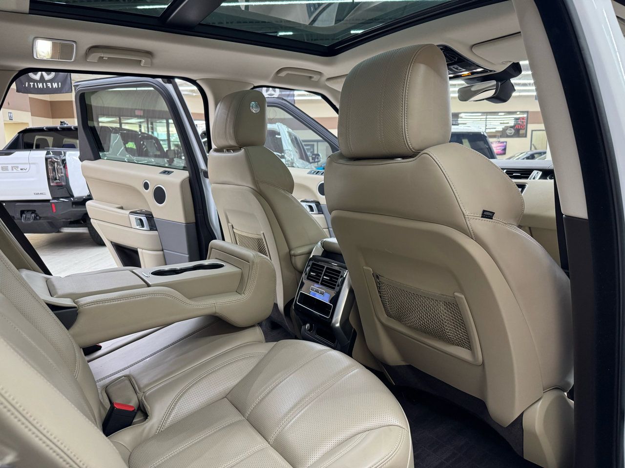 Used 2017 Land Rover Range Rover Sport HSE image 37