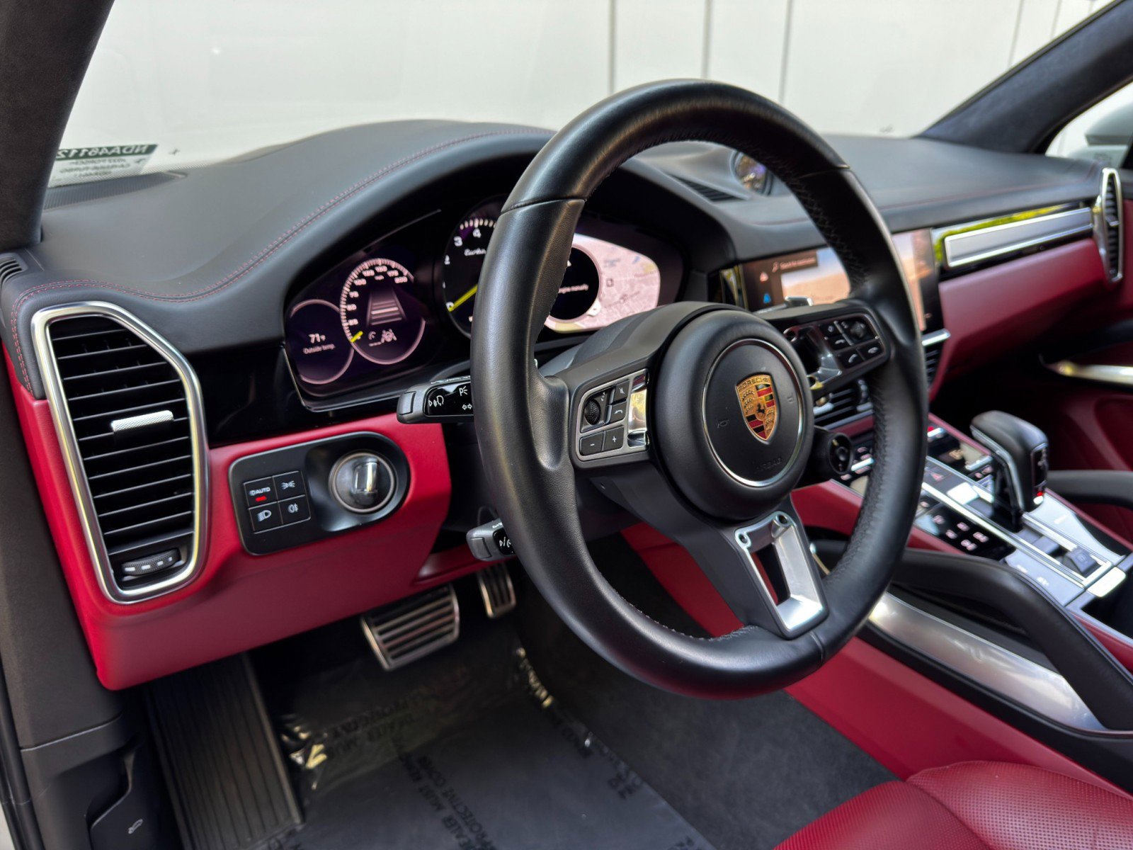 Used 2022 Porsche Cayenne Turbo S w/ Assistance Package image 14
