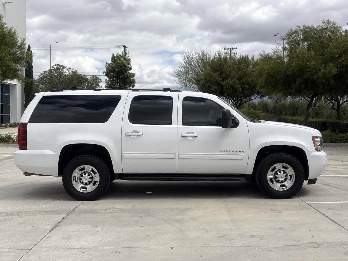 Used 2012 Chevrolet Suburban 2500 LS w/ Convenience Package 1 RWD image 2