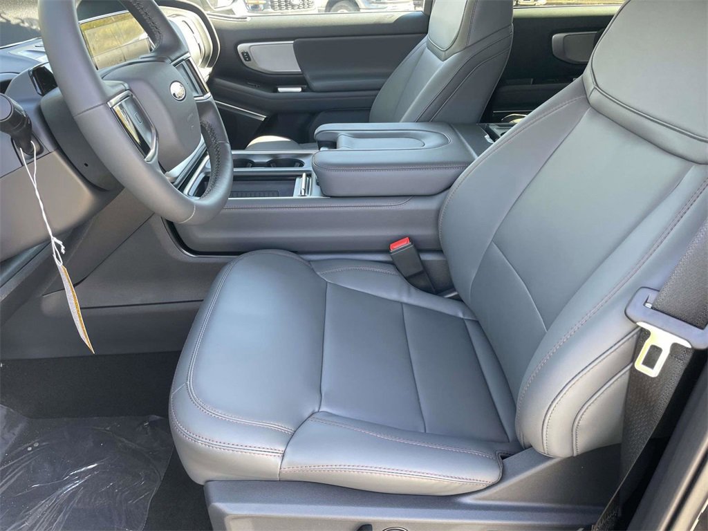 New 2025 Ford Expedition Active image 12