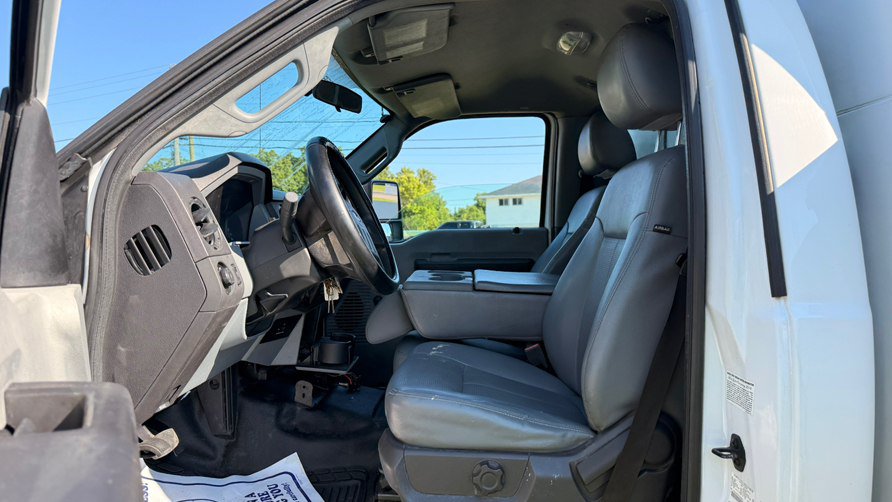 Used 2015 Ford F550 2WD Regular Cab Super Duty image 11