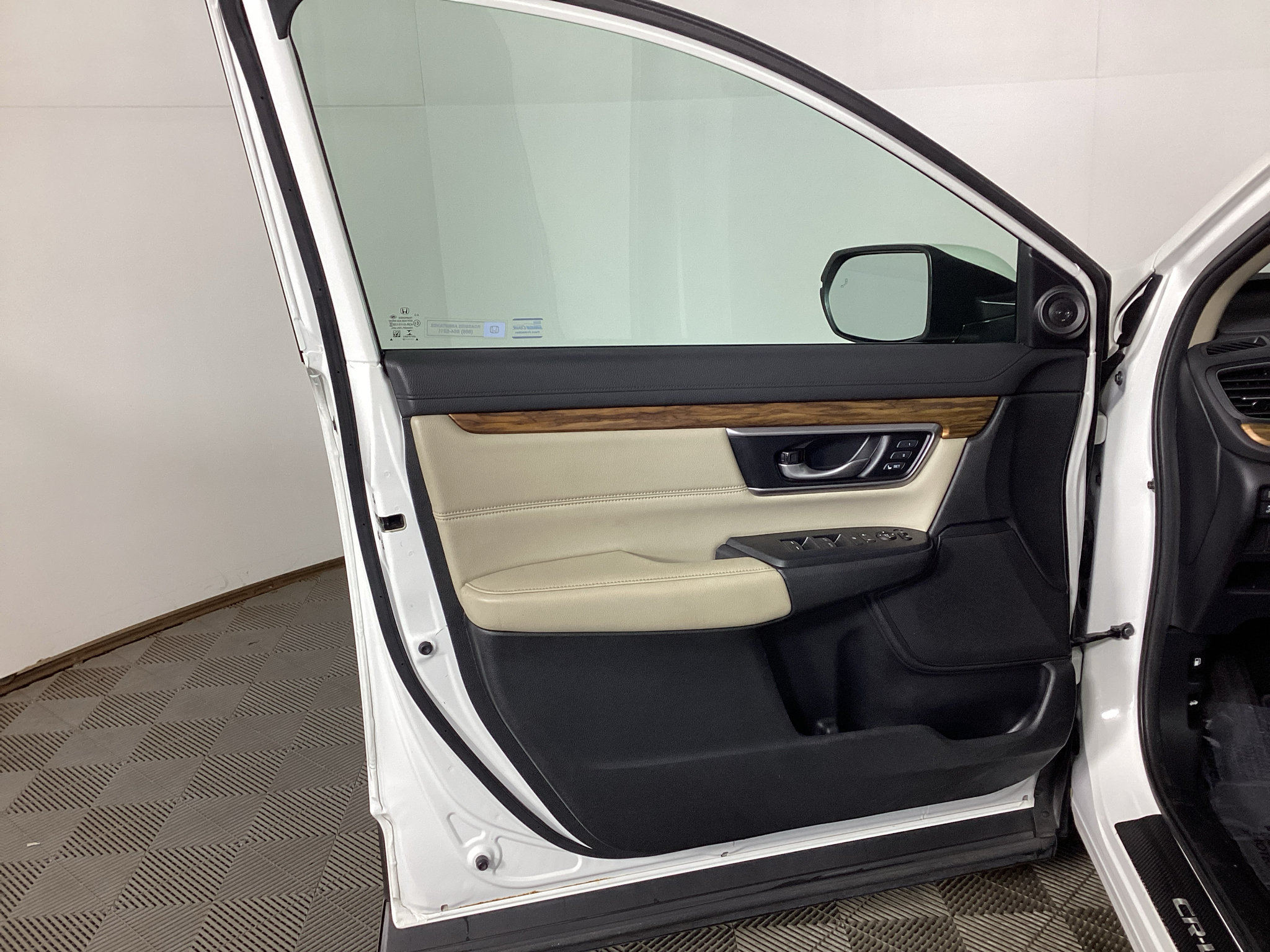 Used 2018 Honda CR-V Touring image 15