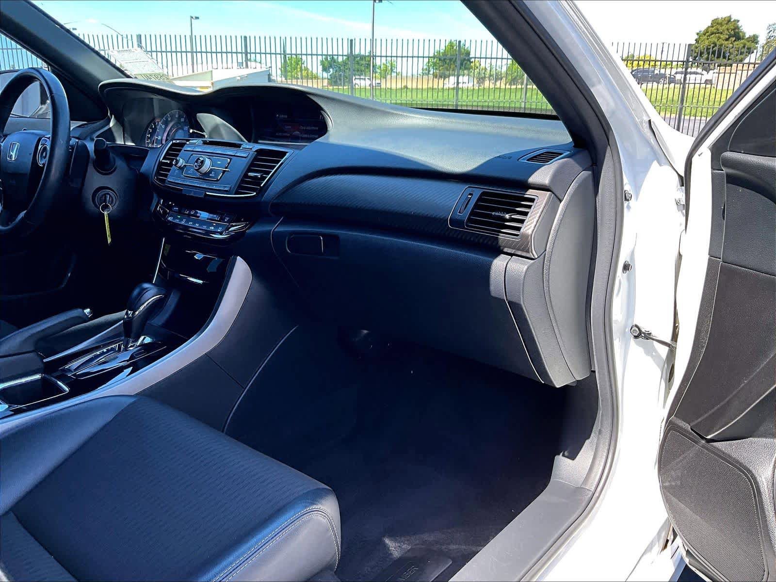 Used 2016 Honda Accord Sport image 18